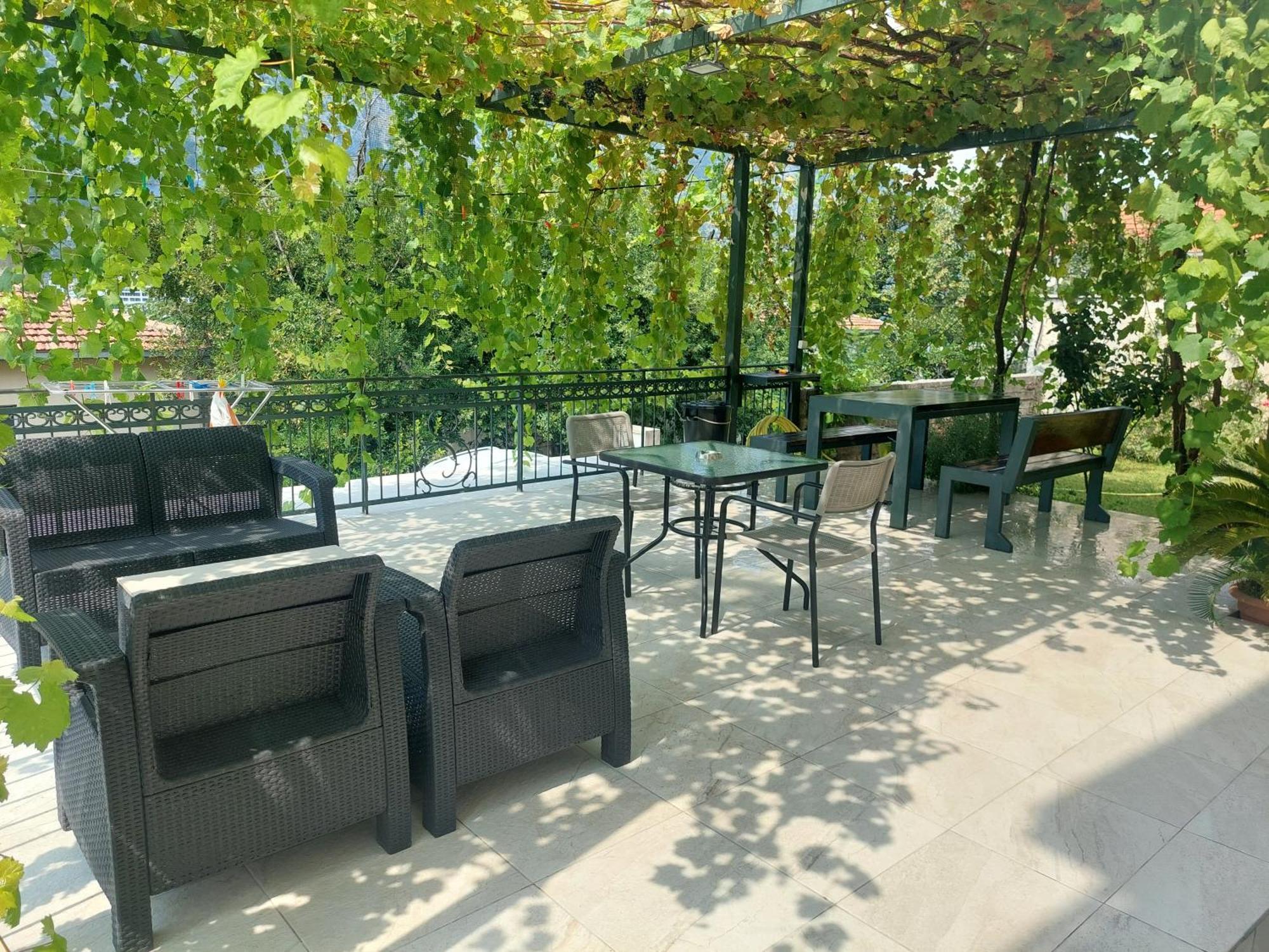 Apartments Nancy Котор Екстер'єр фото